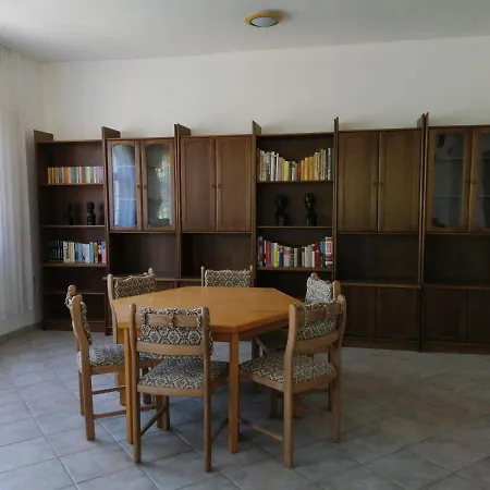 Apartment Gesztenye Vendeghaz *