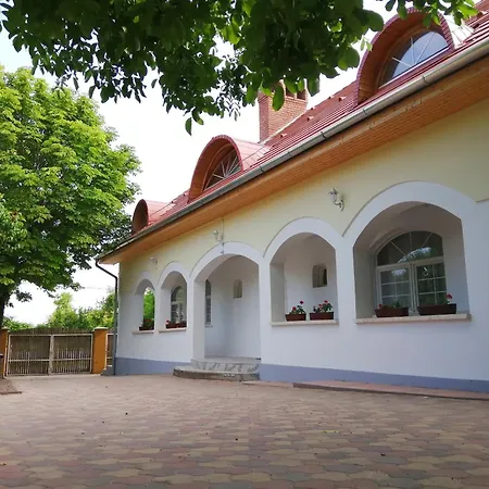 Gesztenye Vendeghaz Apartment Sagvar