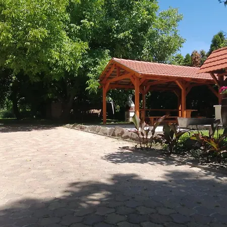 Apartment Gesztenye Vendeghaz