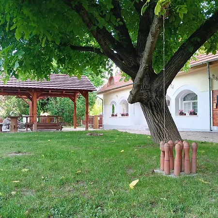 Apartmán Gesztenye Vendeghaz Ságvár