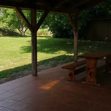 Gesztenye Vendeghaz דירה Ságvár