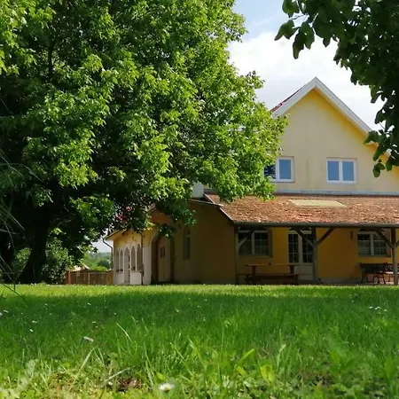 Apartment Gesztenye Vendeghaz Sagvar